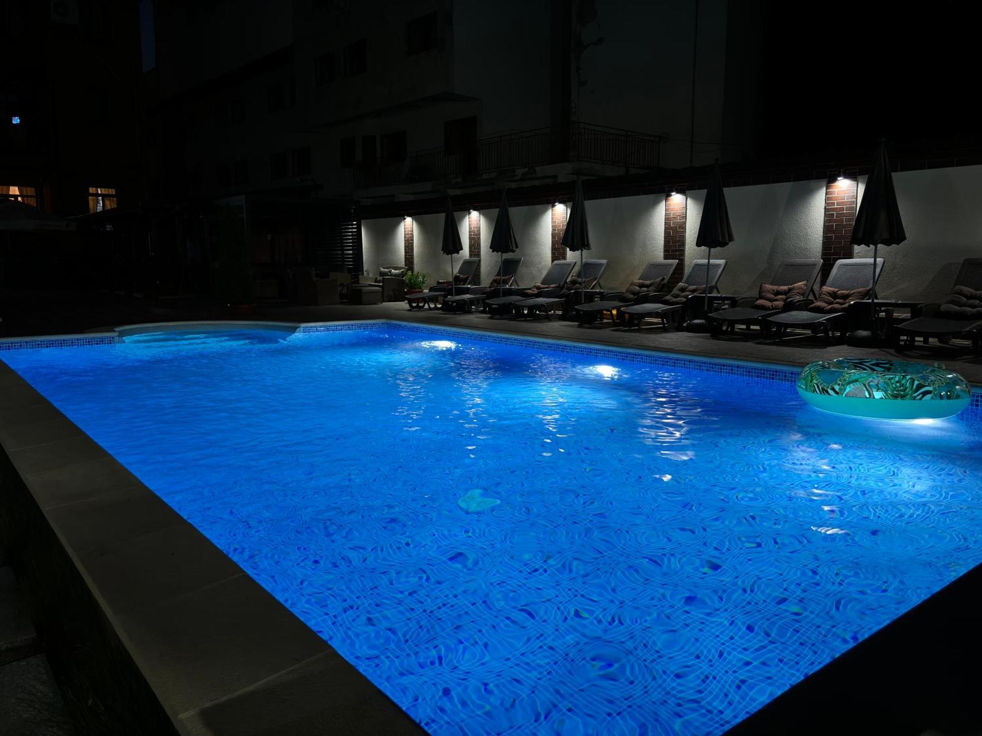 טריאבנה Hotel Rai מראה חיצוני תמונה