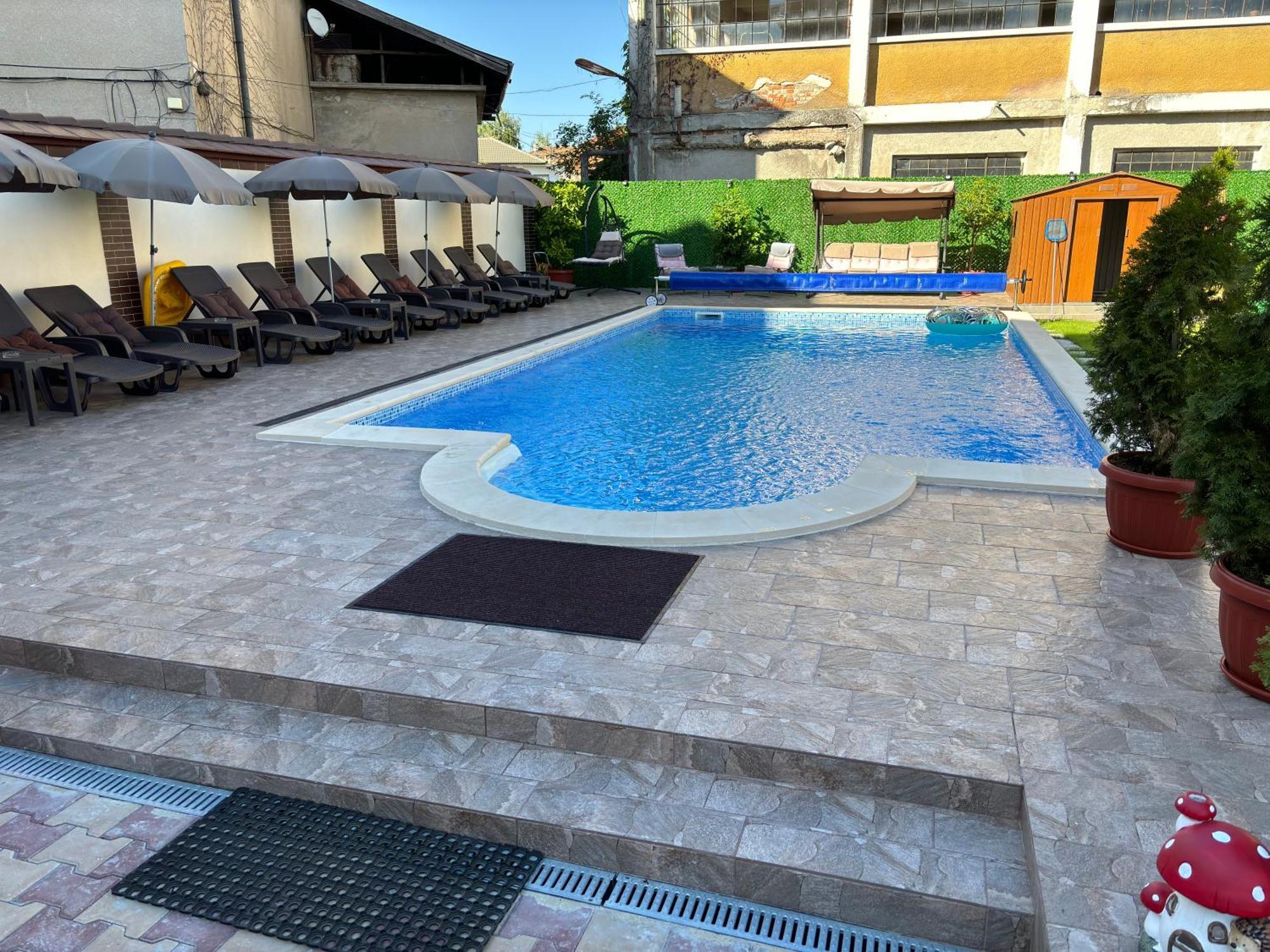 טריאבנה Hotel Rai מראה חיצוני תמונה