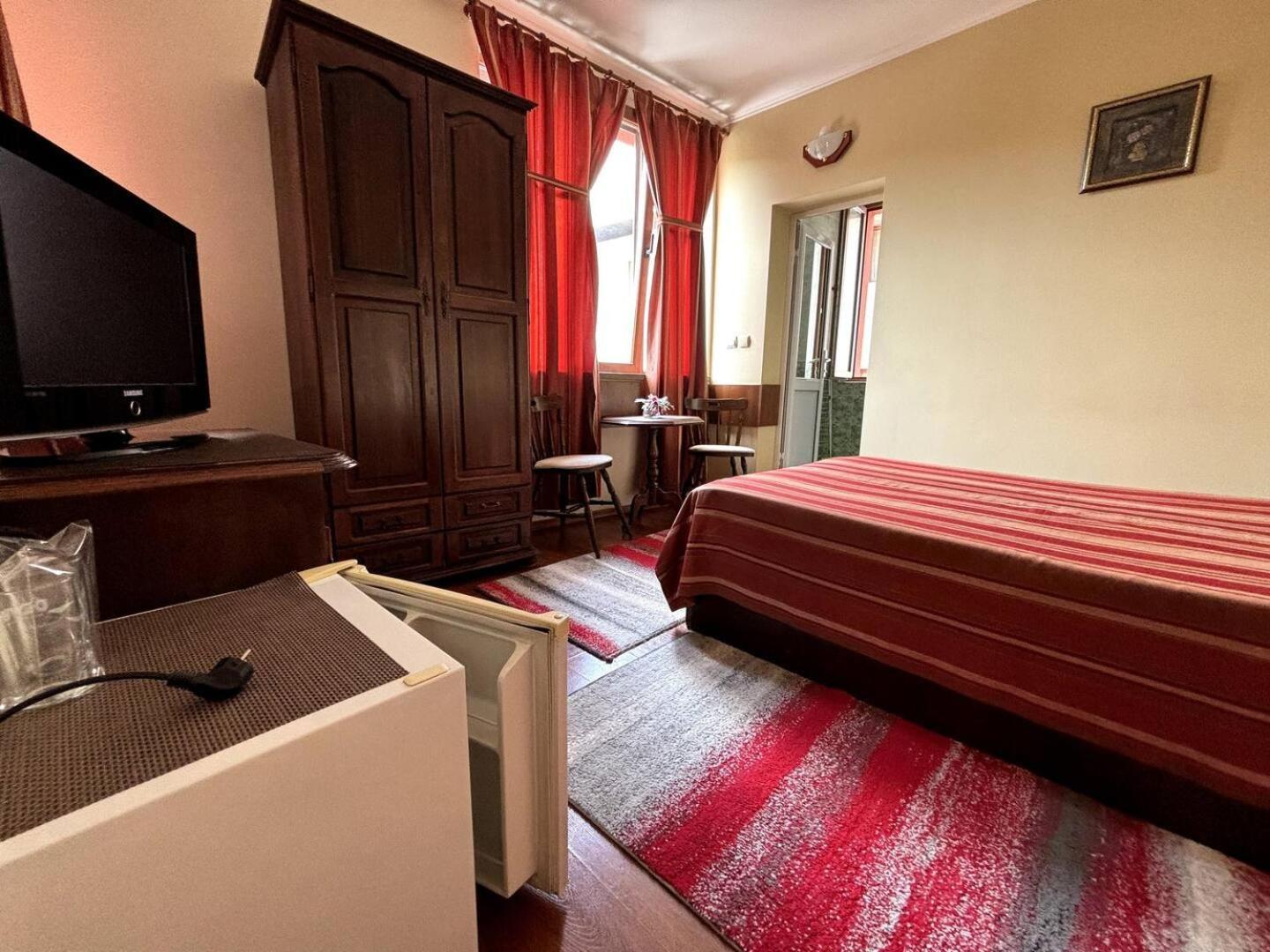 טריאבנה Hotel Rai מראה חיצוני תמונה