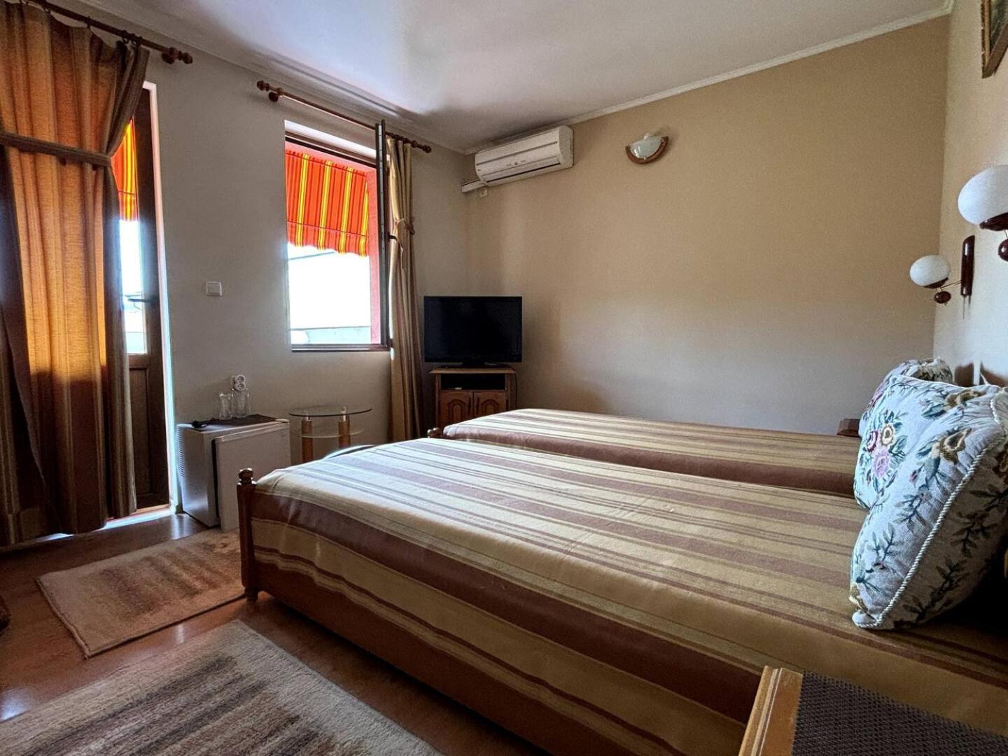 טריאבנה Hotel Rai מראה חיצוני תמונה
