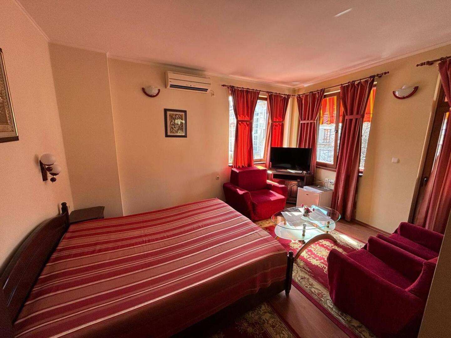 טריאבנה Hotel Rai מראה חיצוני תמונה