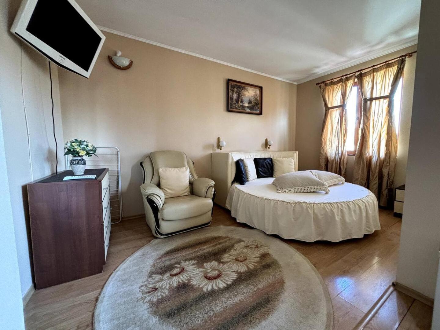 טריאבנה Hotel Rai מראה חיצוני תמונה