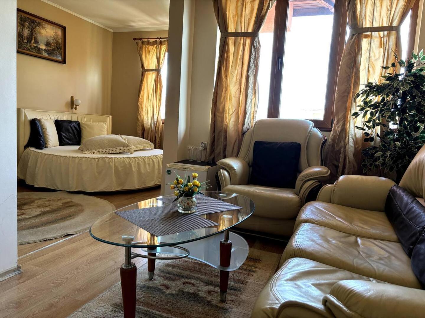 טריאבנה Hotel Rai מראה חיצוני תמונה