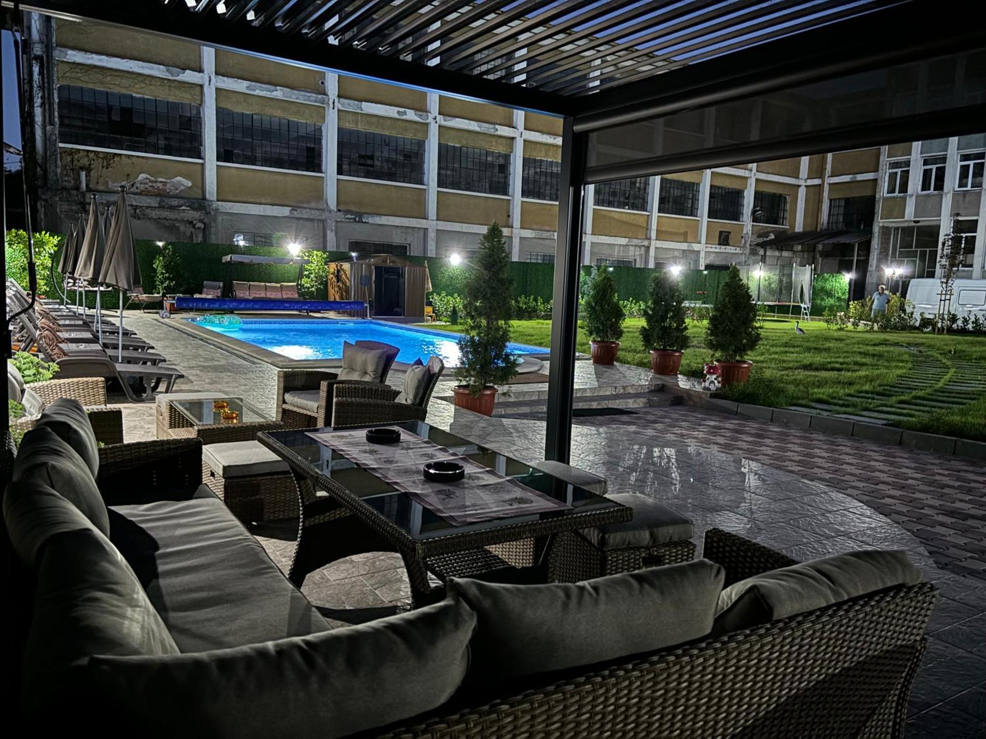 טריאבנה Hotel Rai מראה חיצוני תמונה
