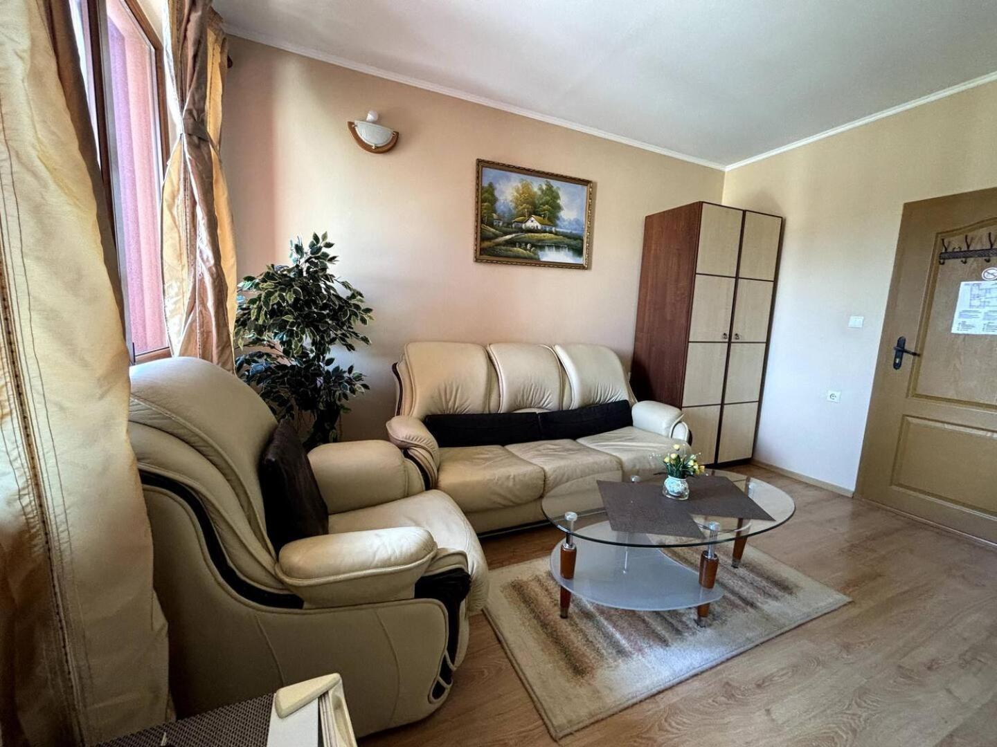 טריאבנה Hotel Rai מראה חיצוני תמונה